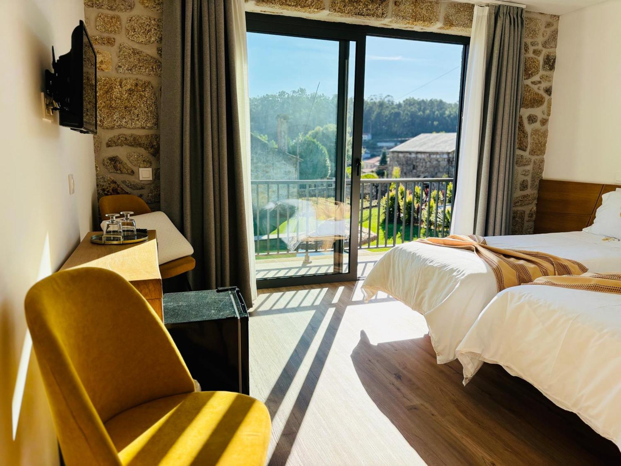 Pacos Do Douro, Chambre Privee Avec Piscine Romariz Extérieur photo